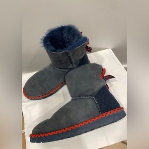 Limited edition navy&red dotted UGG winter boots in W8